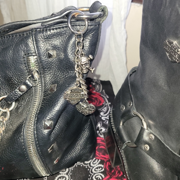 Harley-Davidson Black Leather Shoulder Bag with Chain Detail - Picture 2 of 13